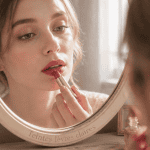 quelle couleur de rouge à lèvres pour peau claire gros plan application