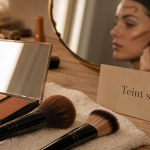 Appliquer bronzer et blush : teint sculpté naturel, palette et pinceaux