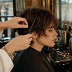 Coupe Inès de la Fressange : coupe courte dégradée parisienne