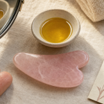Gua sha bienfaits : quartz rose, éclat, drainage et tensions